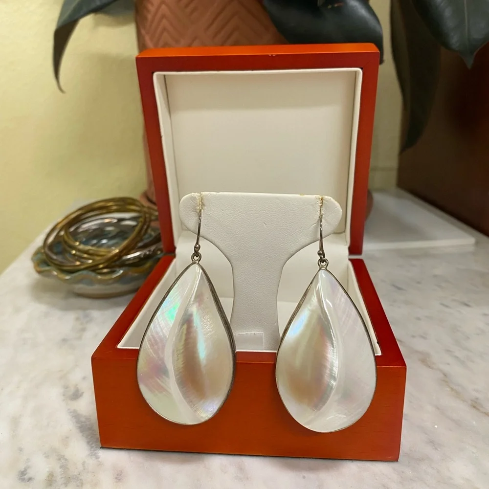 Mother of Pearl drops earrings. - Picture 1 of 5